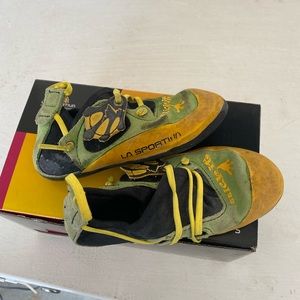 La Sportiva Stick It Kids Climbing Shoe.
